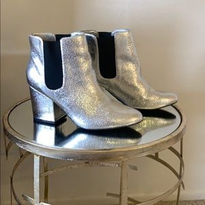 7.5 woman’s silver booties MIA - never worn